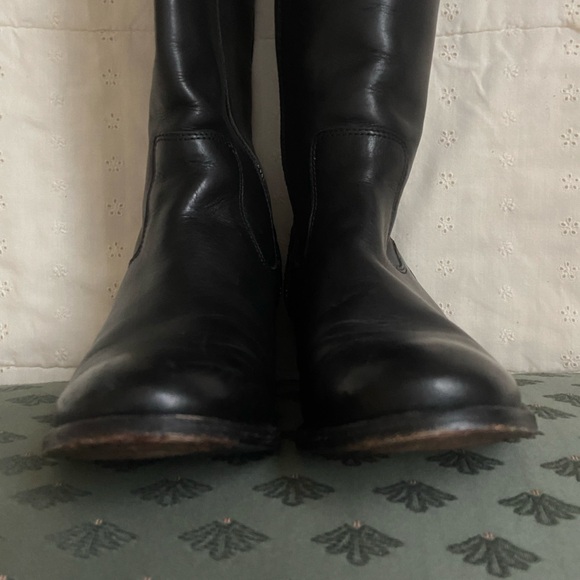 Frye Molly black leather side zip riding boot. One inch heel. - Picture 15 of 15